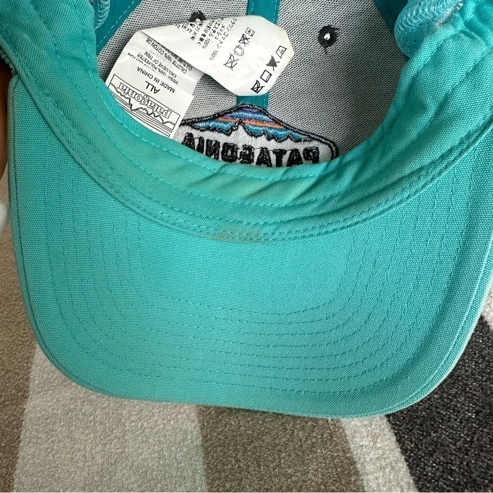 Patagonia Hat Cap Snap Back Adjustable Trucker Mesh Back Logo Aqua Beige…